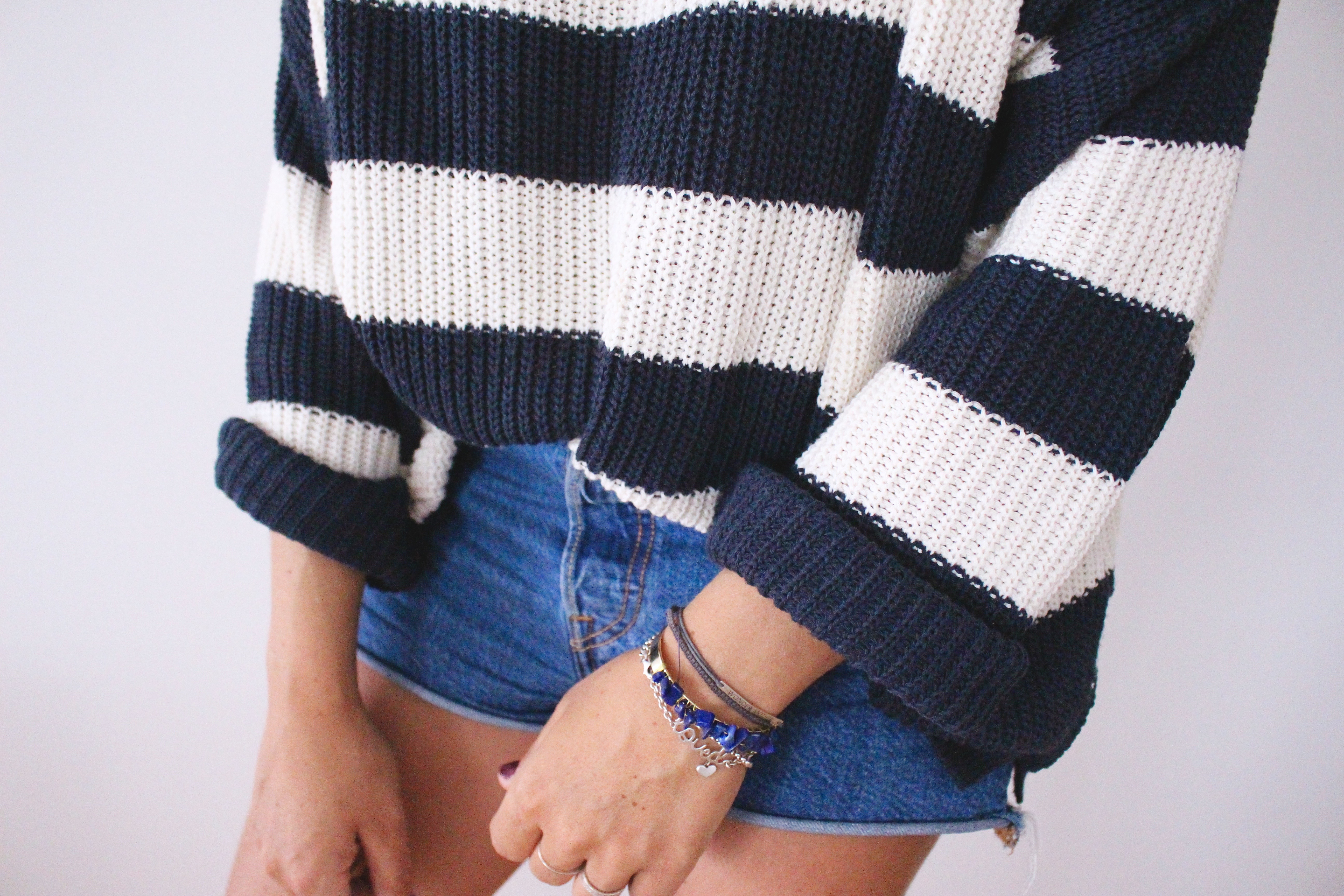 pull loose asos épaule dénudée 