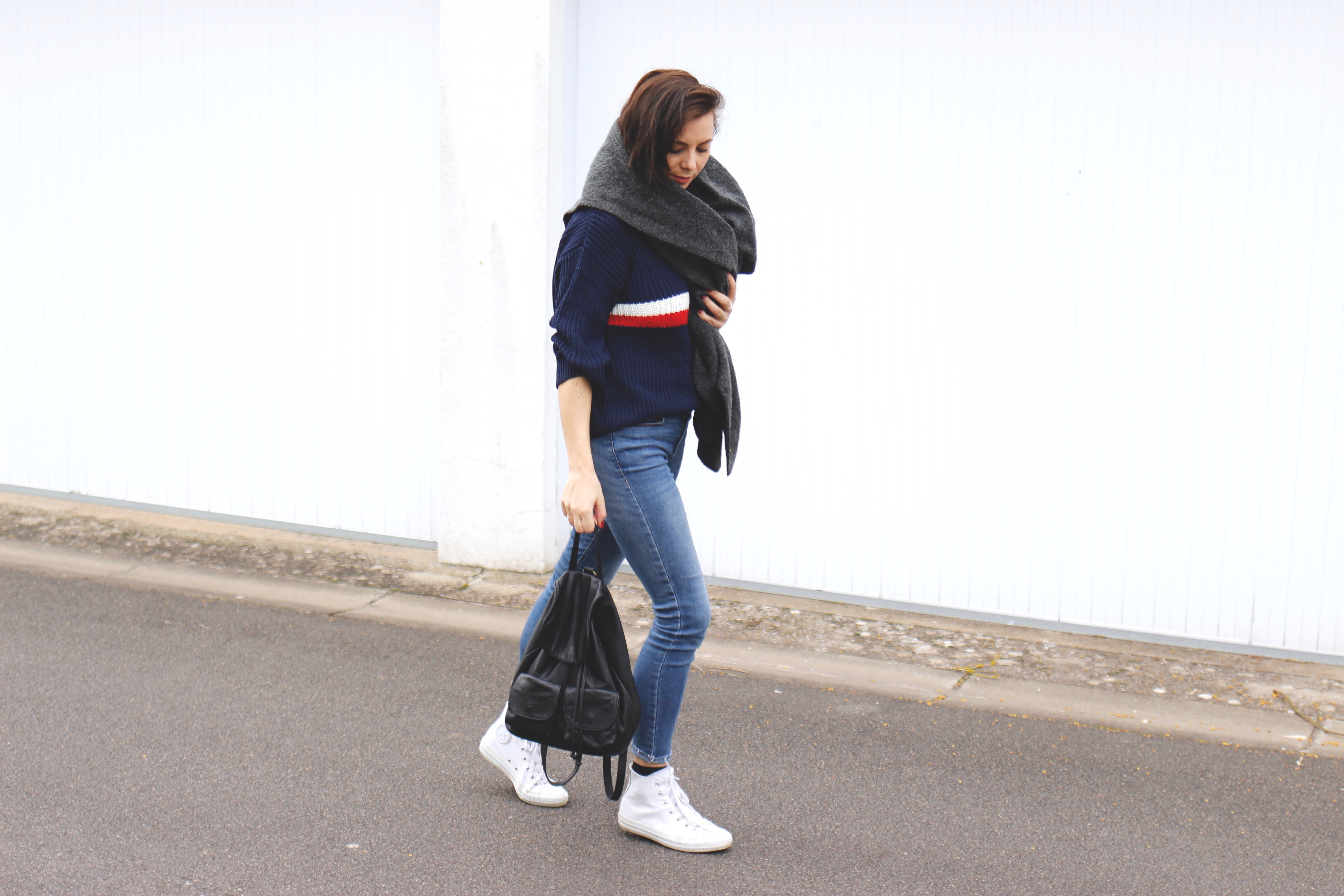 blog mode look gros pull bleu marine 